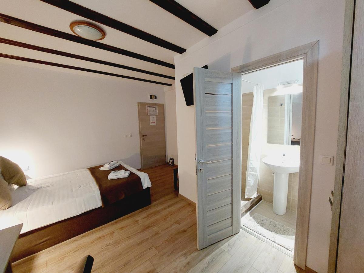 Confort Inn Otopeni Exterior photo