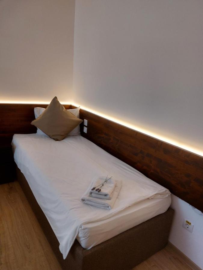 Confort Inn Otopeni Exterior photo